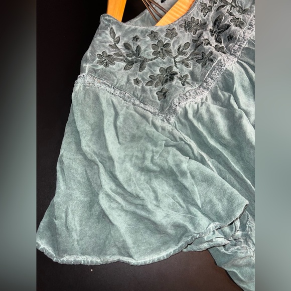 TORRID Challis Embroidered Top Green Size 3 (3XL) EUC - Picture 5 of 7